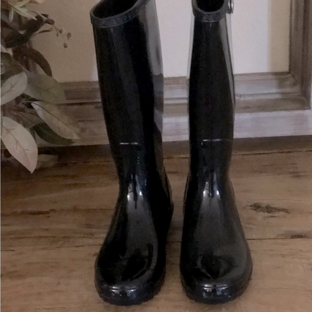 Ugg Rain Boots Women’s size 6